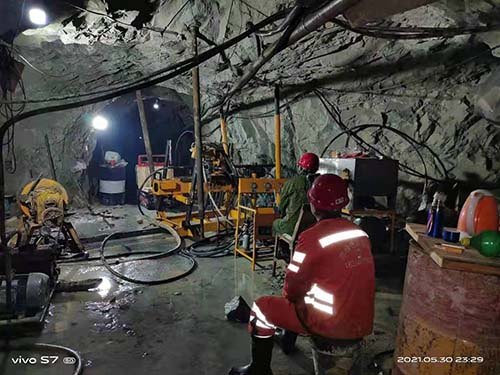 KY-600型全液压坑道探矿钻机75口径垂直向下绳索取芯探矿钻机工作现场视频案例 绳索取芯现场