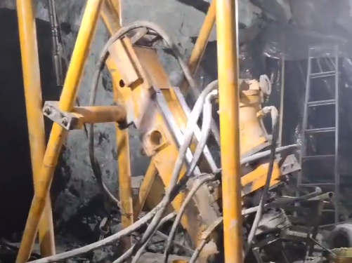 探矿钻机现场绳索取芯视频案例